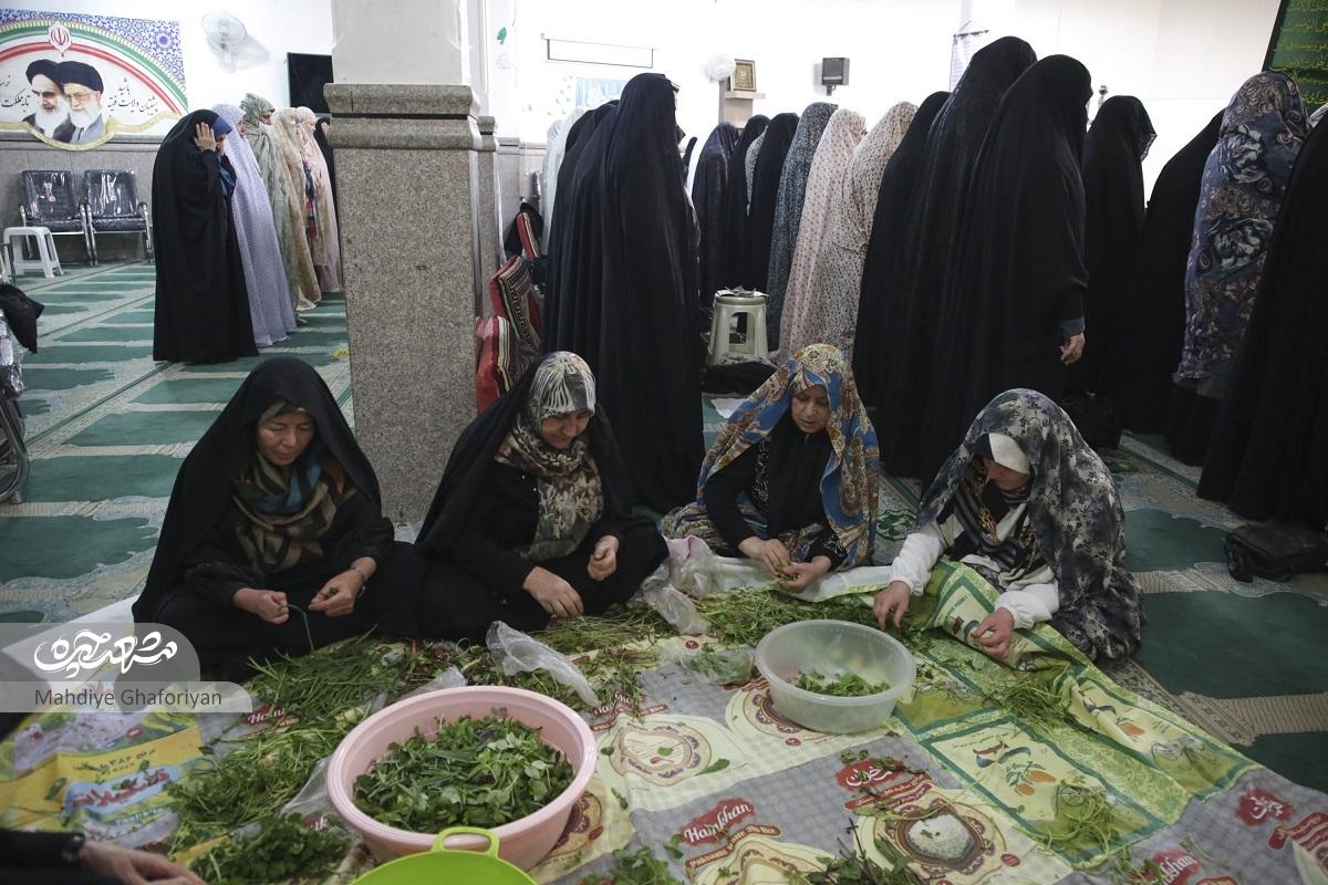 افطاری دسته جمعی اهالی محله آب و برق