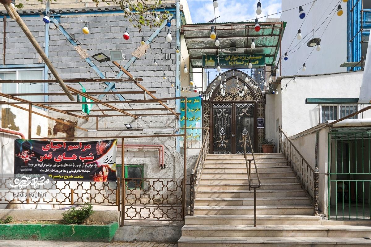 همسایگی با مسجد و مدرسه و زمین ورزشی همسایگی با مسجد و مدرسه و زمین ورزشی