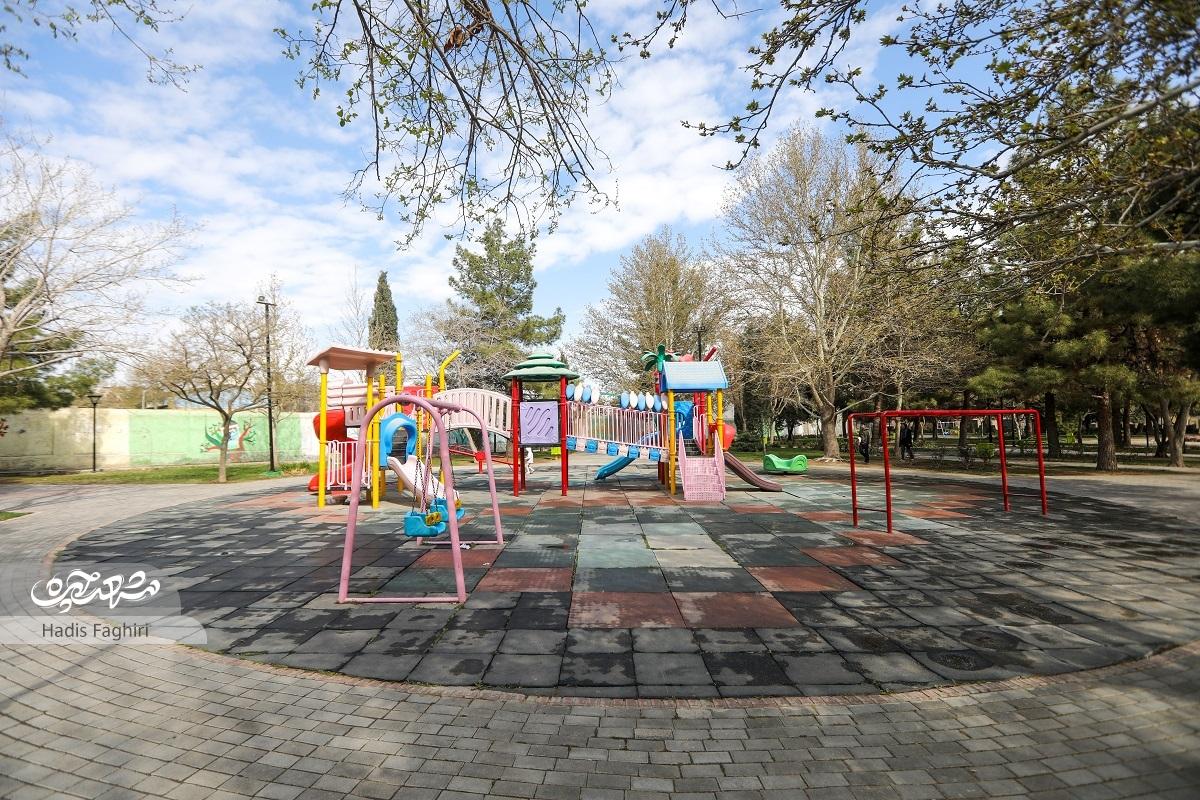 همسایگی با مسجد و مدرسه و زمین ورزشی همسایگی با مسجد و مدرسه و زمین ورزشی