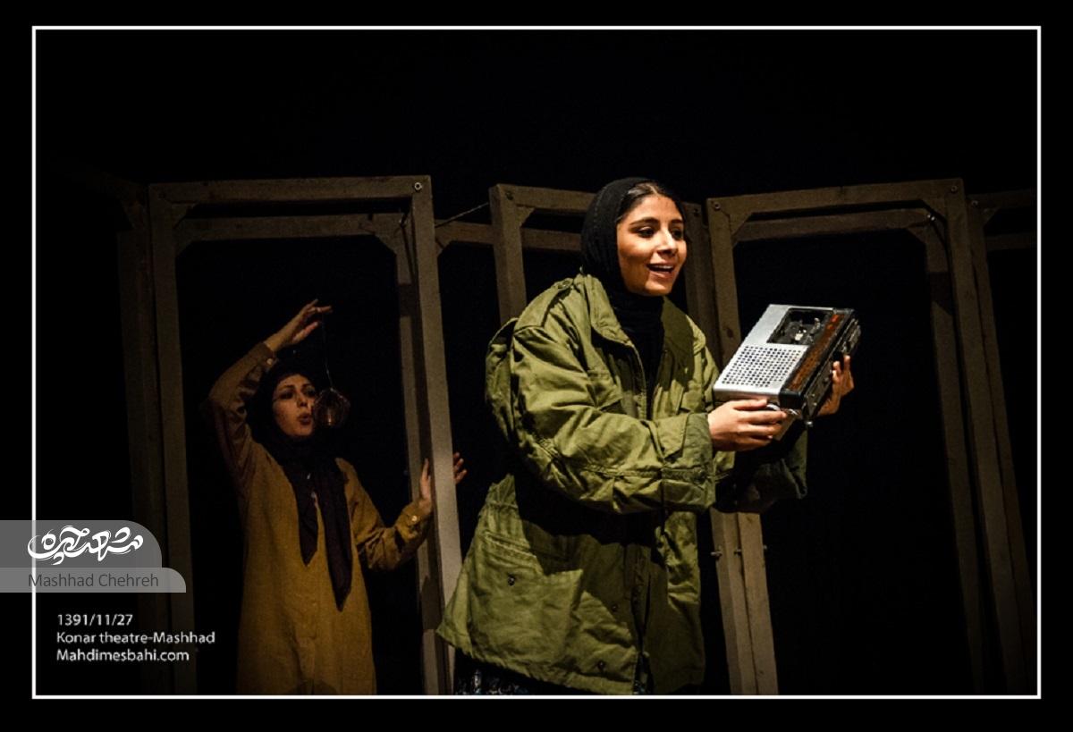 ندا کوهی از بچگی همواره به‌دنبال بازیگری و اجرای تئاتر بوده است