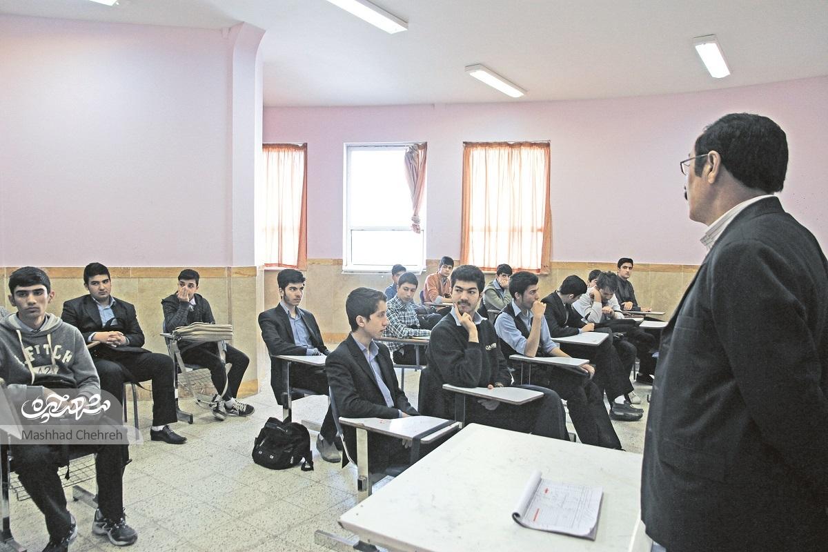 تنها هنرستان هنرهای زیبای پسرانِ استان خراسان در خیابان ادیب است تنها هنرستان هنرهای زیبای پسرانِ استان خراسان در خیابان ادیب است