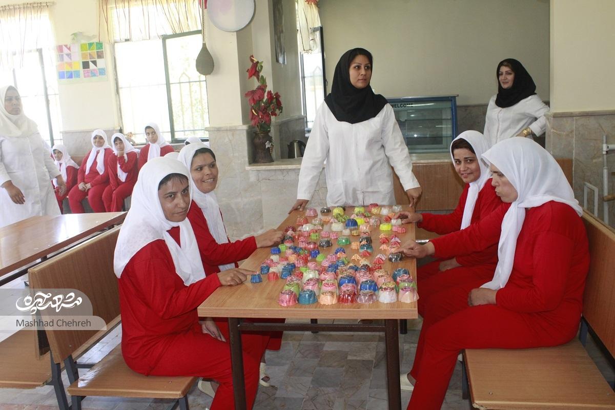 در خانه «ارم» یک مادر و ۲۵۰ دختر زندگی میکنند در خانه «ارم» یک مادر و ۲۵۰ دختر زندگی میکنند