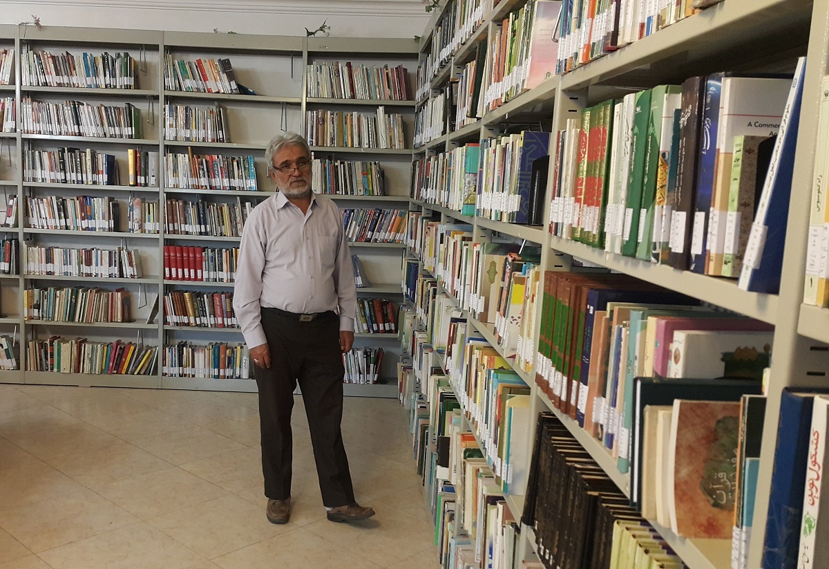 کتابخانه مسجد امیرالمومنین (ع) یکی از کتابخانه‌های فعال منطقه ۱۱ است