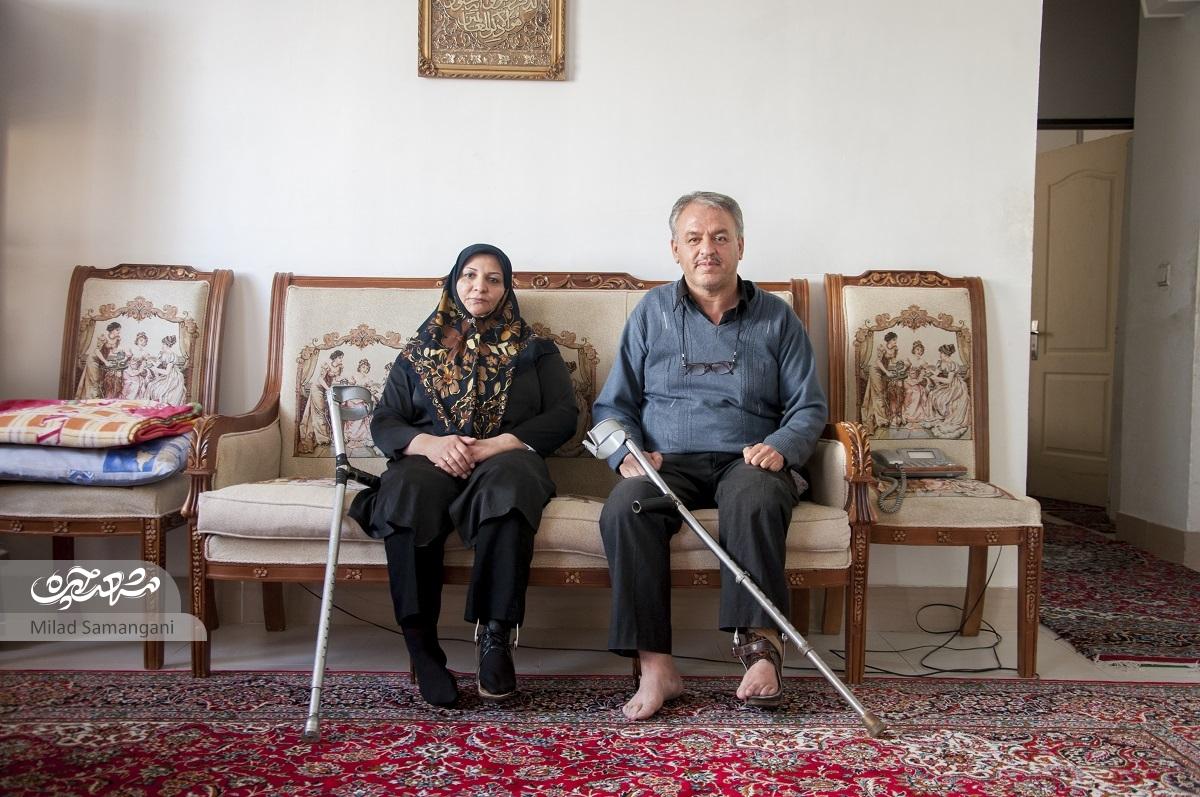 زوج معلول محله الهیه برای گذران زندگی خیاطی میکنند زوج معلول محله الهیه برای گذران زندگی خیاطی میکنند