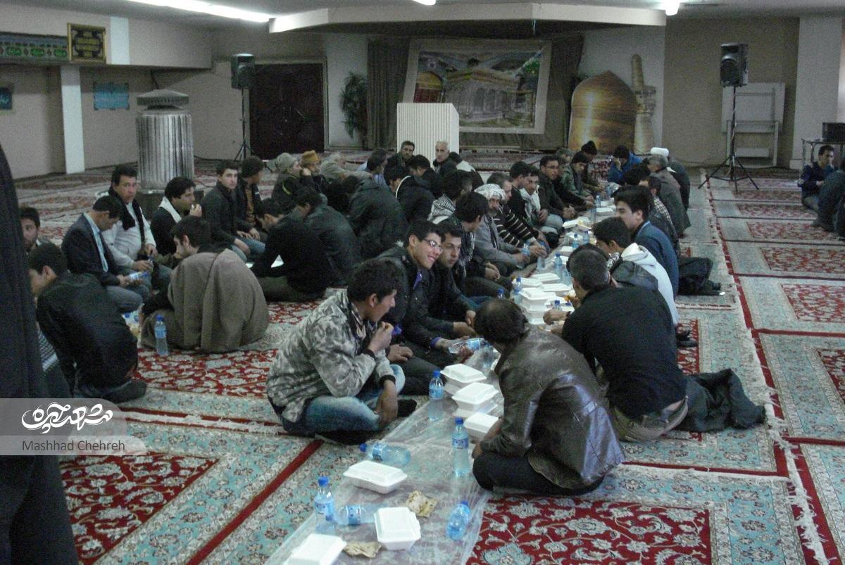 «فراشان امام رضا (ع)» ۱۳ سال است که میزبان زائران پیاده در ورودی غرب مشهد هستند