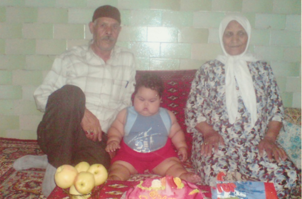 وزن زیاد قدرت راه رفتن را از مهدیار ۴ ساله گرفته است