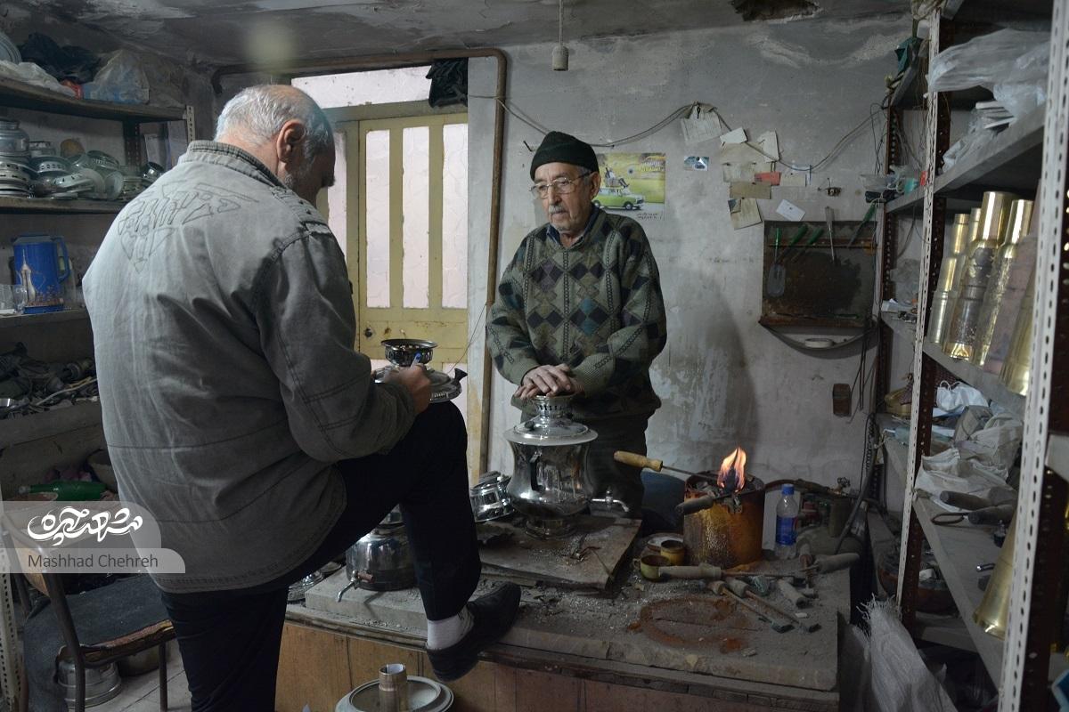 ابوالقاسم حاذقی سماور پناهندگان شوری را تعمیر می کرد