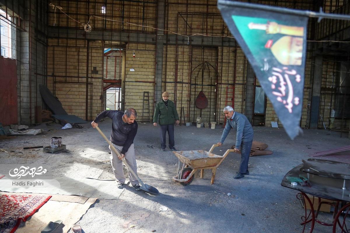 هر هفته جمعی از ساکنان دور و نزدیک سرافراران در ساخت مسجد  محله‌شان مشارکت می‌کنندمدال کارگری سیدالشهدا(ع)