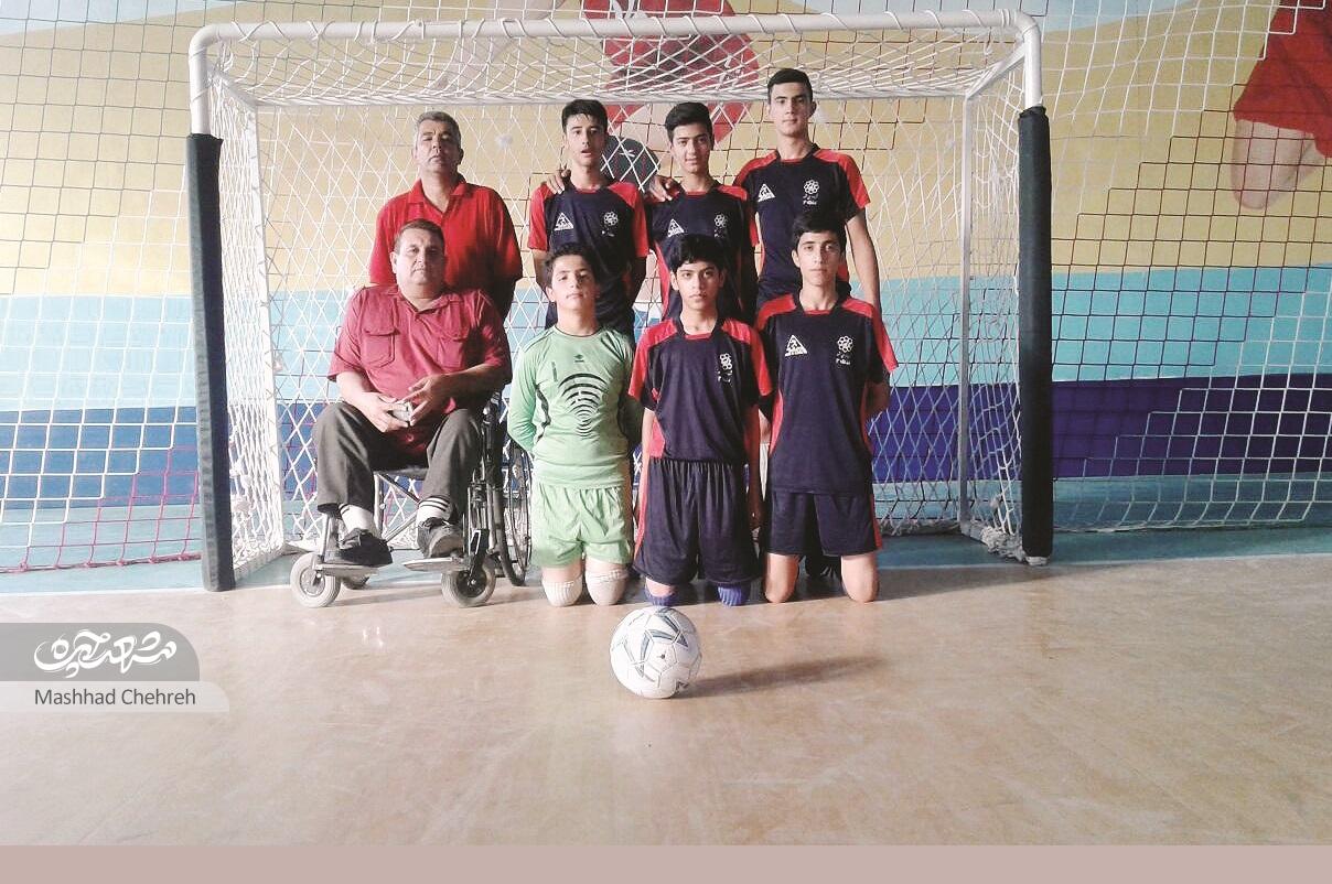 قهرمانی تیم شاهین محله رضائیه در زمین خاکی قهرمانی تیم شاهین محله رضائیه در زمین خاکی