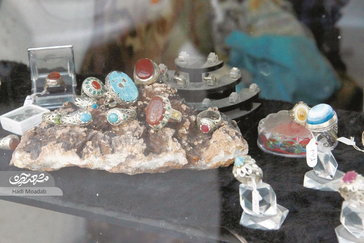 محمود نوقابی ازجمله انگشترسازان قدیمی‌ محله میثم است