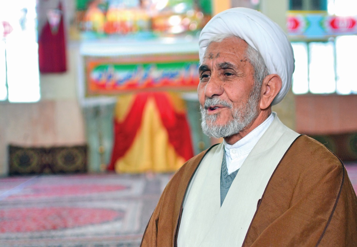 حجتالاسلام آزموده در مبارزات مردمی محله «دهخدا» نقش ویژهای داشته است حجتالاسلام آزموده در مبارزات مردمی محله «دهخدا» نقش ویژهای داشته است