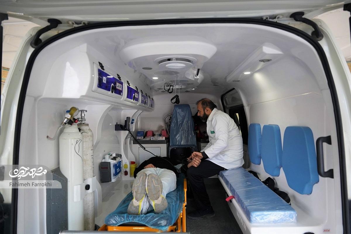 پرستار اورژانس هوایی مشهد در حرمرضوی روی زمین بند نیست پرستار اورژانس هوایی مشهد در حرمرضوی روی زمین بند نیست