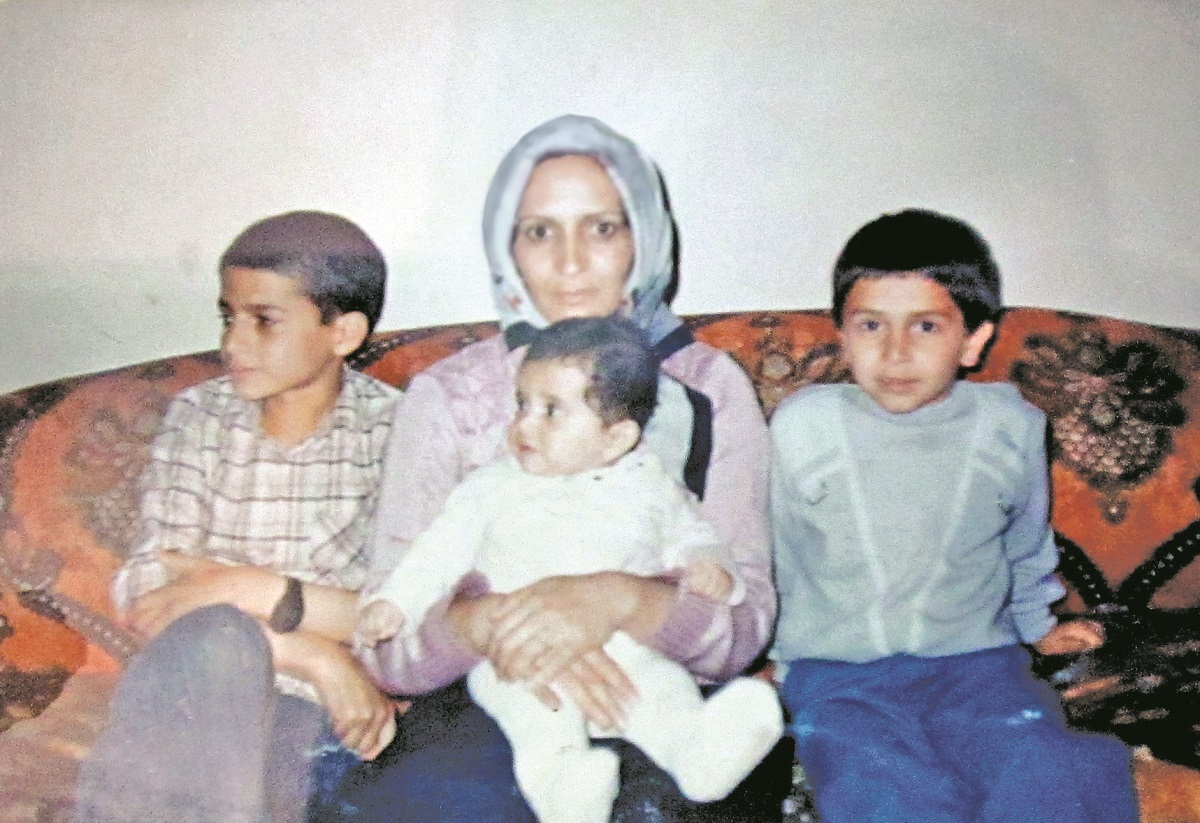 قدسیه خانم در روزهای قطحی جنگ، نفت خانهاش را به مدارس میداد قدسیه خانم در روزهای قطحی جنگ، نفت خانهاش را به مدارس میداد