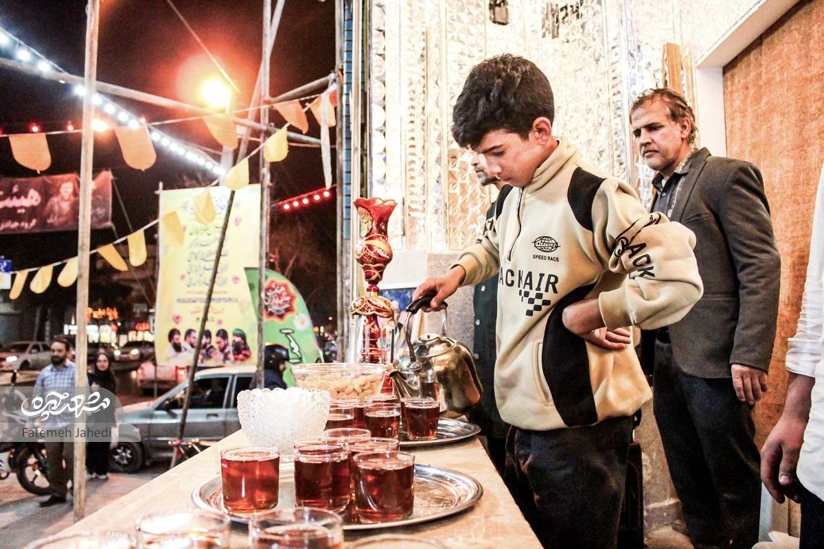 میدان‌داری نوجوانان در چای‌خانه