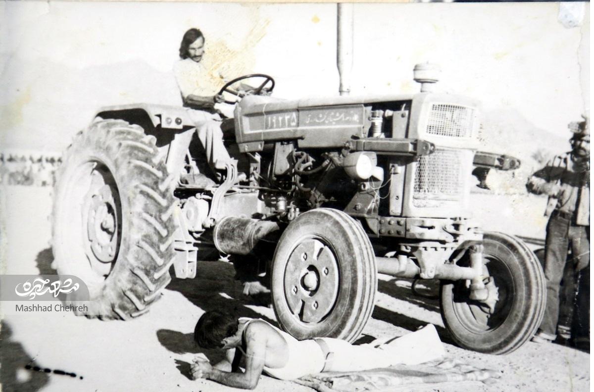 محمدرضا مدبری مردم را با جُنگهای مختلف در پارک «ملت» مشهد سرگرم میکرد محمدرضا مدبری مردم را با جُنگهای مختلف در پارک «ملت» مشهد سرگرم میکرد