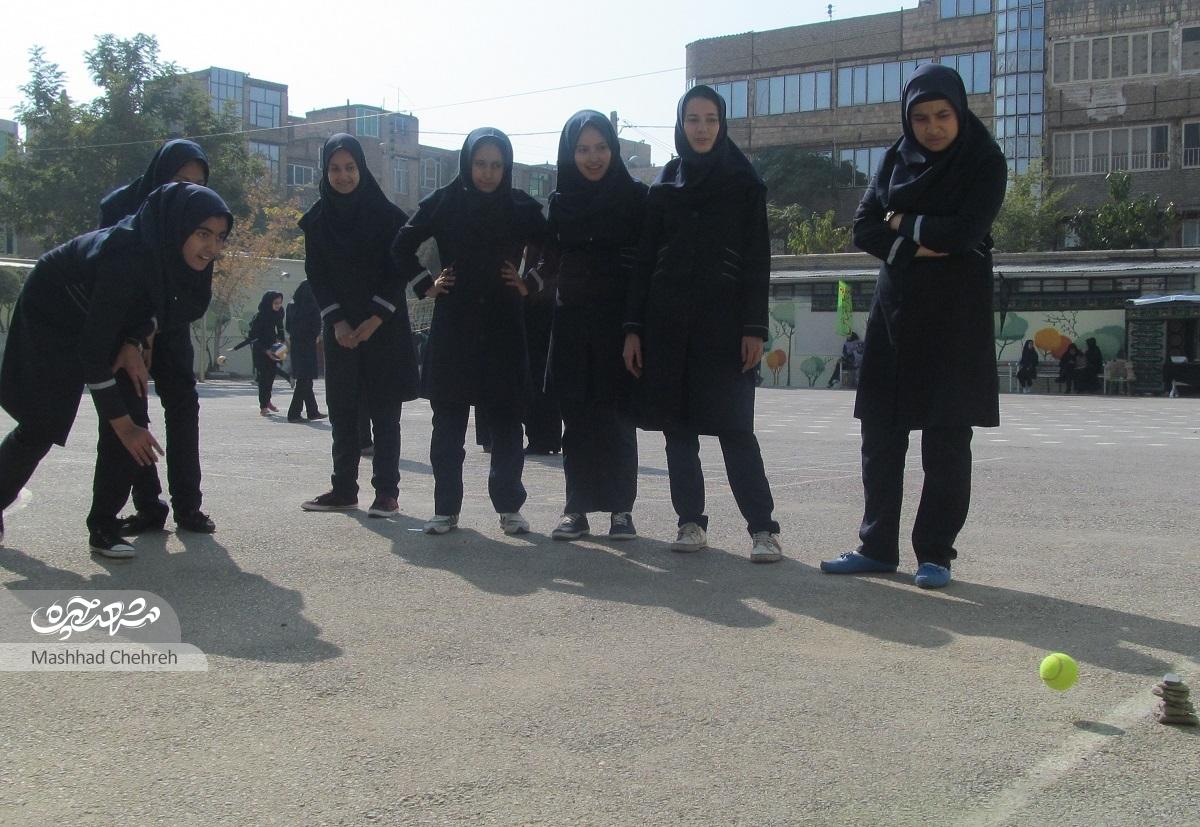 دختران دبیرستان نجمه صدری در زنگ ورزش «هفتسنگ»، «زو» و «وسطی» بازی میکنند دختران دبیرستان نجمه صدری در زنگ ورزش «هفتسنگ»، «زو» و «وسطی» بازی میکنند