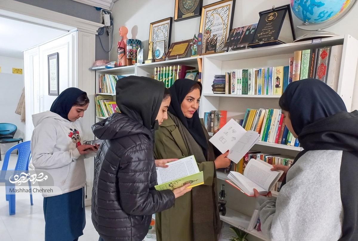 ناهید کاتب در طول ۸ سال معلمی استعدادهای زیادی را کشف کرده است ناهید کاتب در طول ۸ سال معلمی استعدادهای زیادی را کشف کرده است