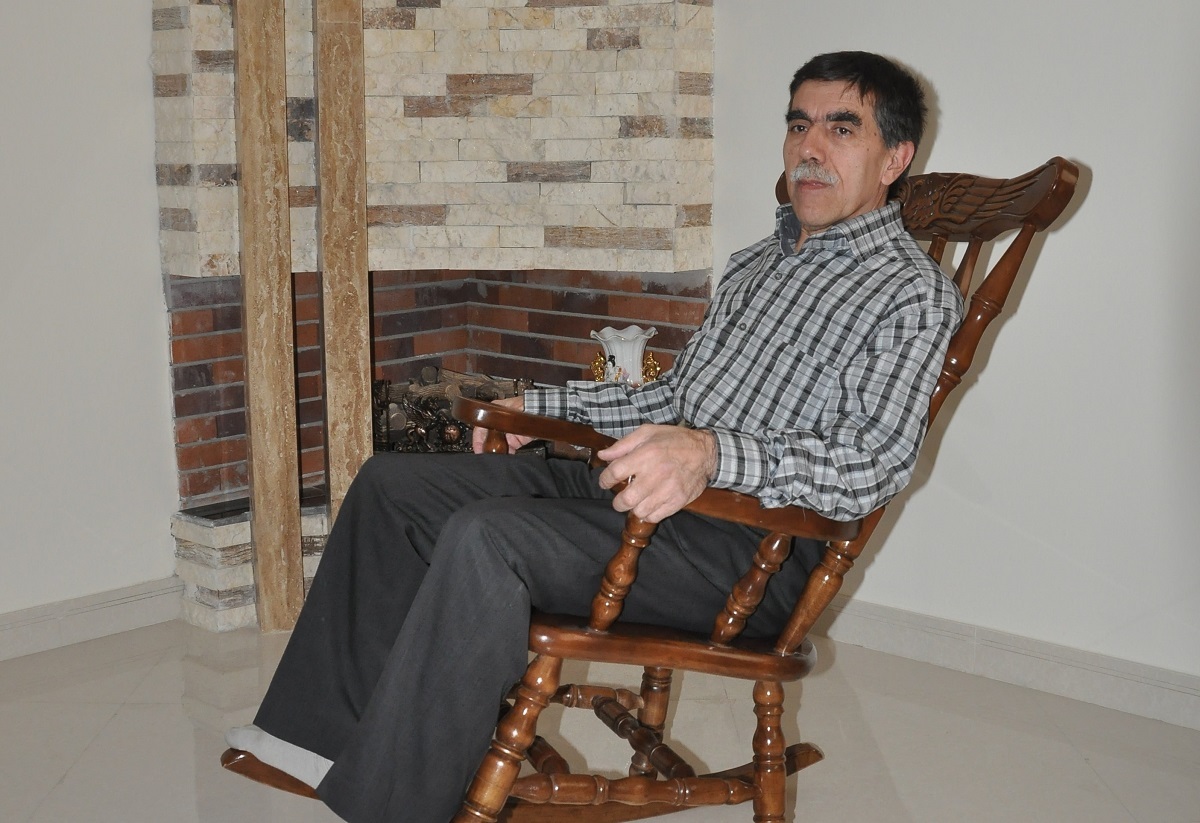 جواد صبوحی خانهاش را به زورخــانه تبدیل کــردهاست جواد صبوحی خانهاش را به زورخــانه تبدیل کــردهاست