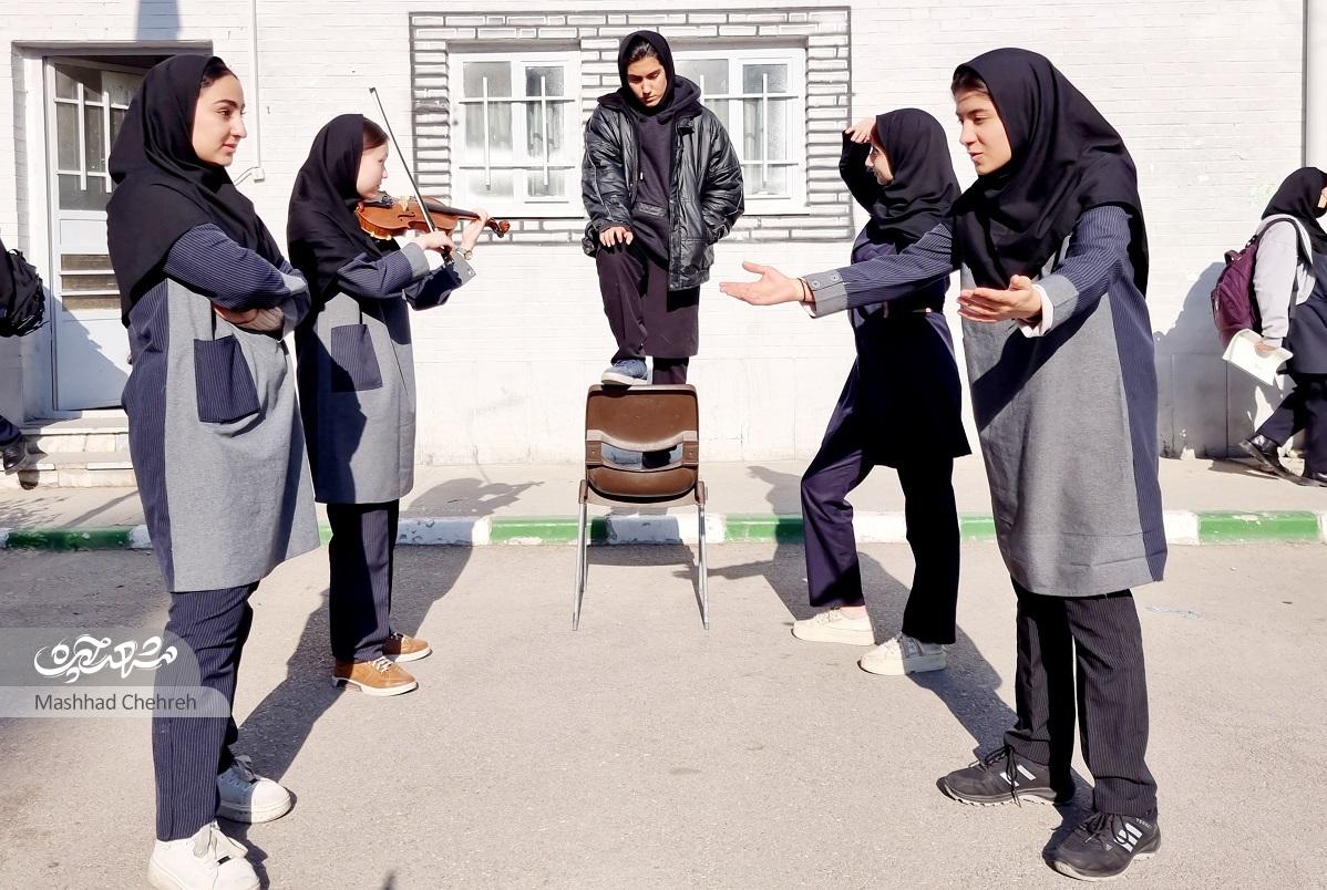 دانشآموزان هنرستان محله زیباشهر، شاگرد اولهای صحنه هنر دانشآموزان هنرستان محله زیباشهر، شاگرد اولهای صحنه هنر