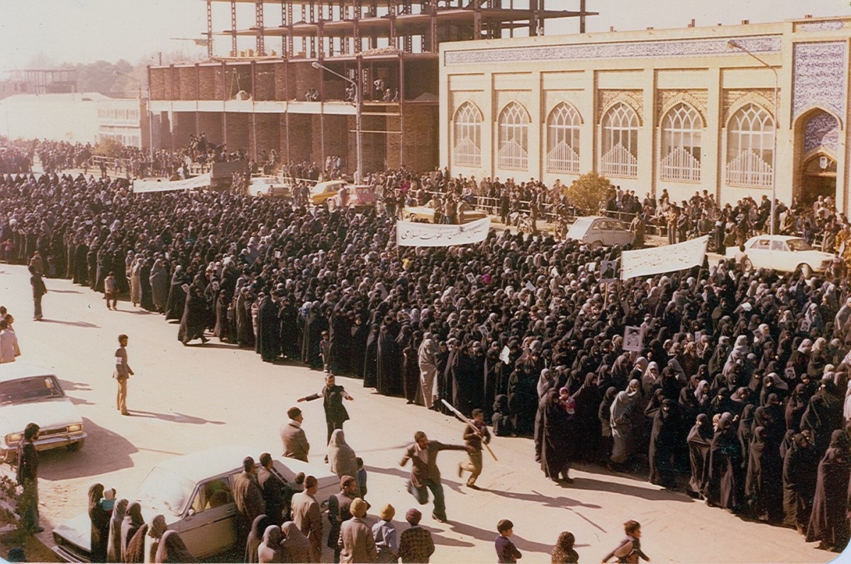 زکیه لسانی مبلّغ و سخنوری که بارها به زندان شاه رفته است