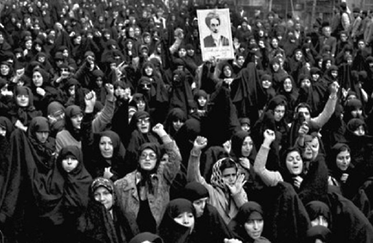 زکیه لسانی مبلّغ و سخنوری که بارها به زندان شاه رفته است