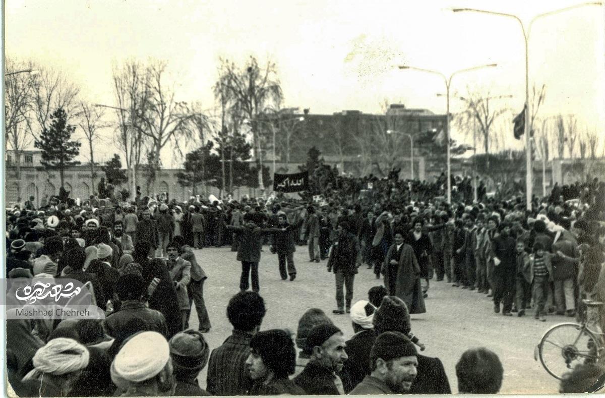 خاطرات مشترک ساکنان عارف ۷ از دوران سرنگونی رژیم پهلوی خاطرات مشترک ساکنان عارف ۷ از دوران سرنگونی رژیم پهلوی