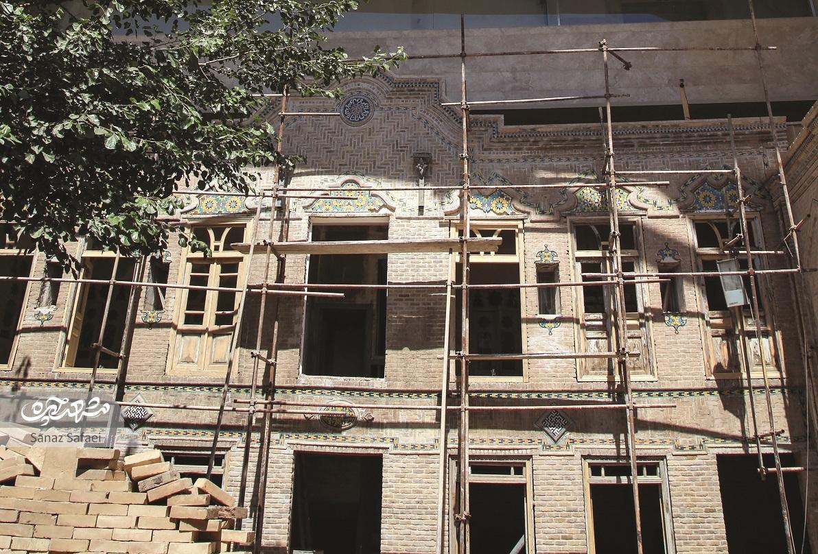 همزیستی مسالمت آمیز خانه امیری با المانهای شهری همزیستی مسالمت آمیز خانه امیری با المانهای شهری