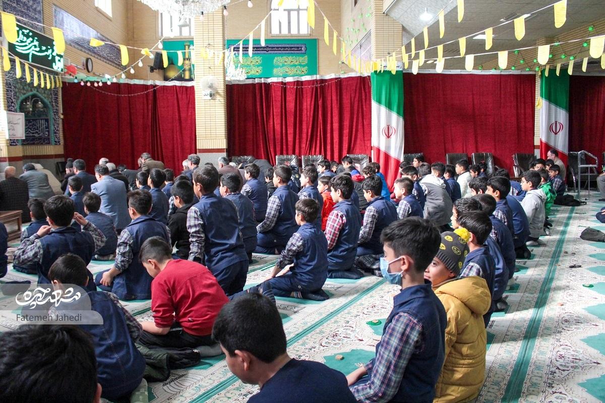 چراغ مسجد حضرت زینب(س) روشن بهدست بانوان چراغ مسجد حضرت زینب(س) روشن بهدست بانوان