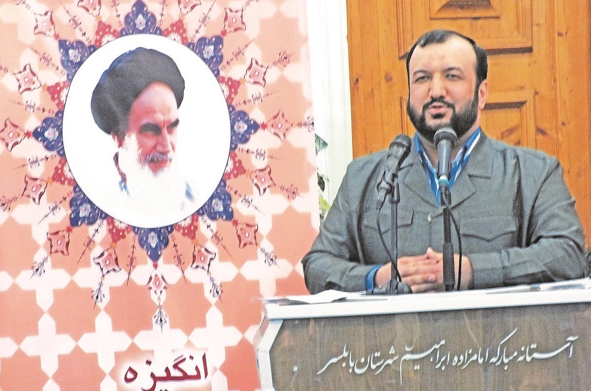 هادی غنی حافظ قرآن و مجری برنامههای قرآنی است هادی غنی حافظ قرآن و مجری برنامههای قرآنی است