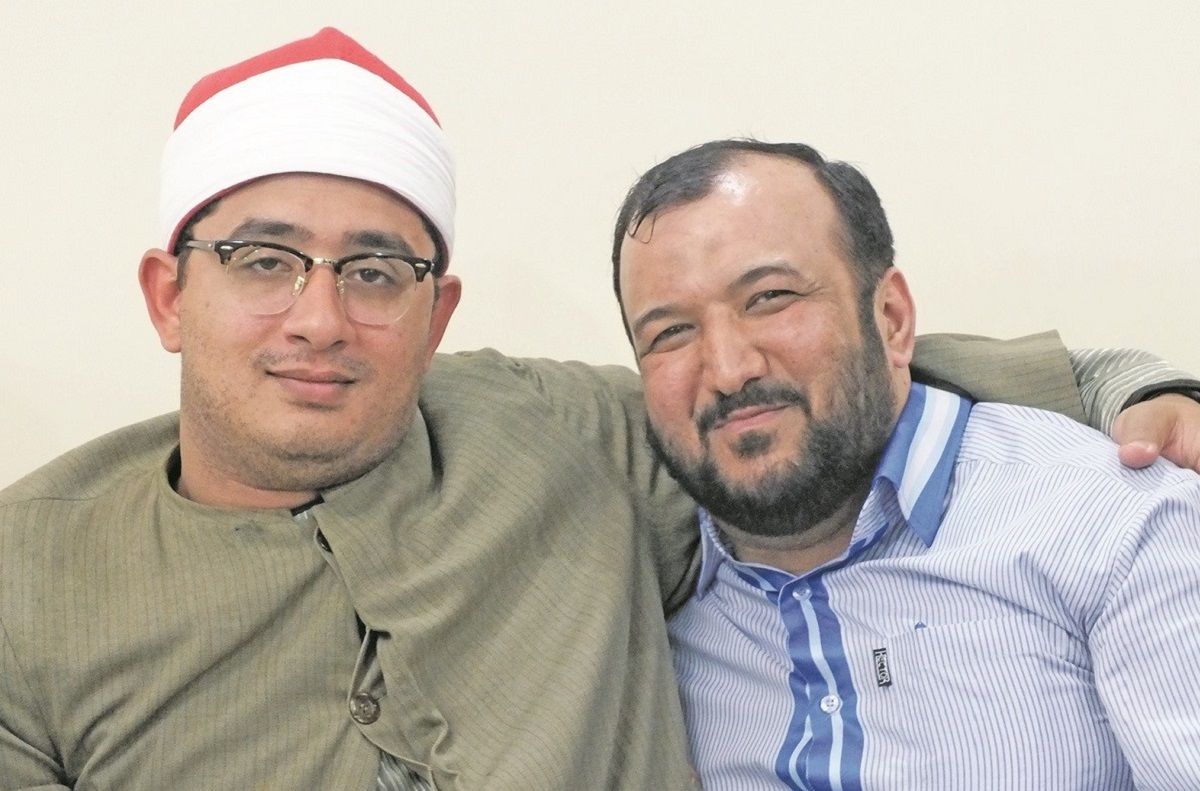 هادی غنی حافظ قرآن و مجری برنامههای قرآنی است هادی غنی حافظ قرآن و مجری برنامههای قرآنی است