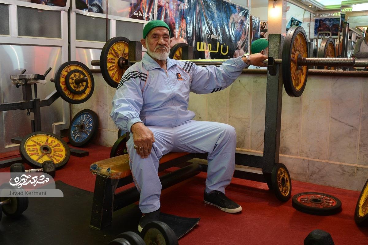 نانوای ۸۸ ساله محله تلگرد، قهرمان رشته جوان‌پسند «پرس» است