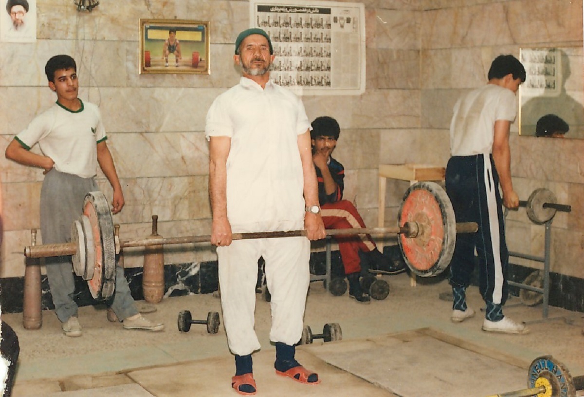 نانوای ۸۸ ساله محله تلگرد، قهرمان رشته جوان‌پسند «پرس» است