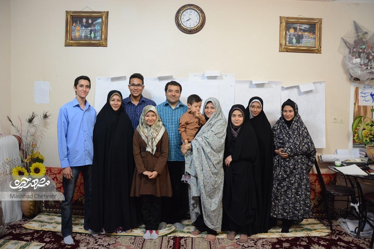 حسین آقا سه تا عشق دارد؛ خطاطی، ورزش و پدری کردن حسین آقا سه تا عشق دارد؛ خطاطی، ورزش و پدری کردن