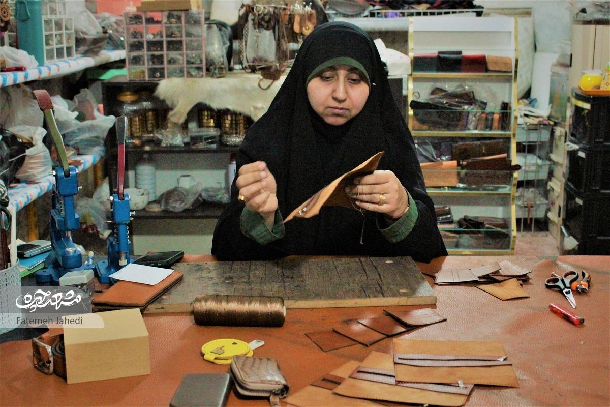 بانوی کارآفرین محله بالاخیابان به شکرانه برکت کارش دیگران را در کار خود سهیم کرده است بانوی کارآفرین محله بالاخیابان به شکرانه برکت کارش دیگران را در کار خود سهیم کرده است