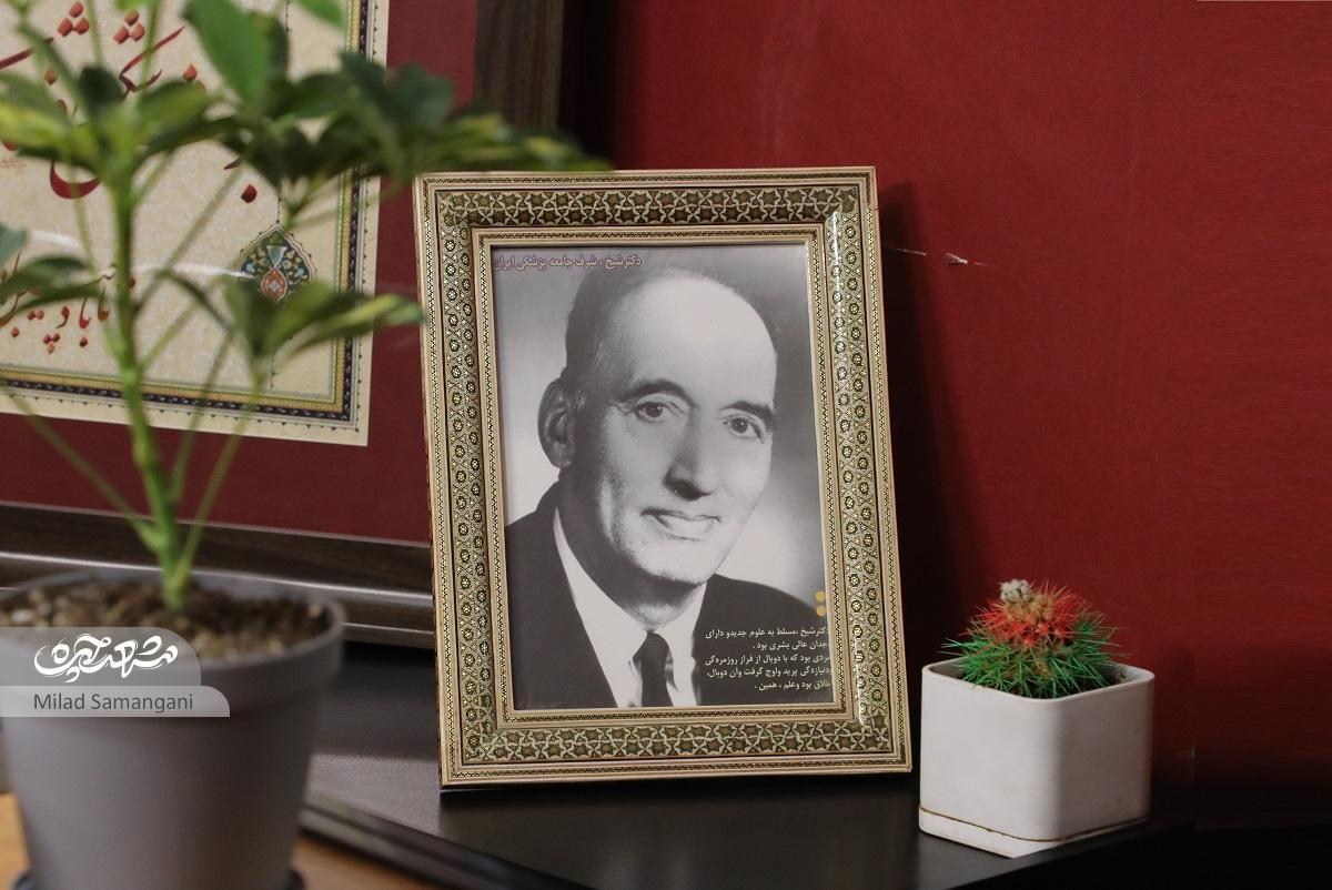 دکتر شیخ زمانی کارمند شهرداری بود دکتر شیخ زمانی کارمند شهرداری بود