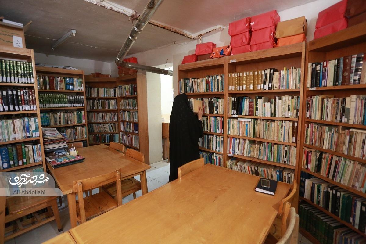 «سیدعلی حسینی» واقف مهاجری با کتابخانهای 10 هزار جلدی «سیدعلی حسینی» واقف مهاجری با کتابخانهای 10 هزار جلدی