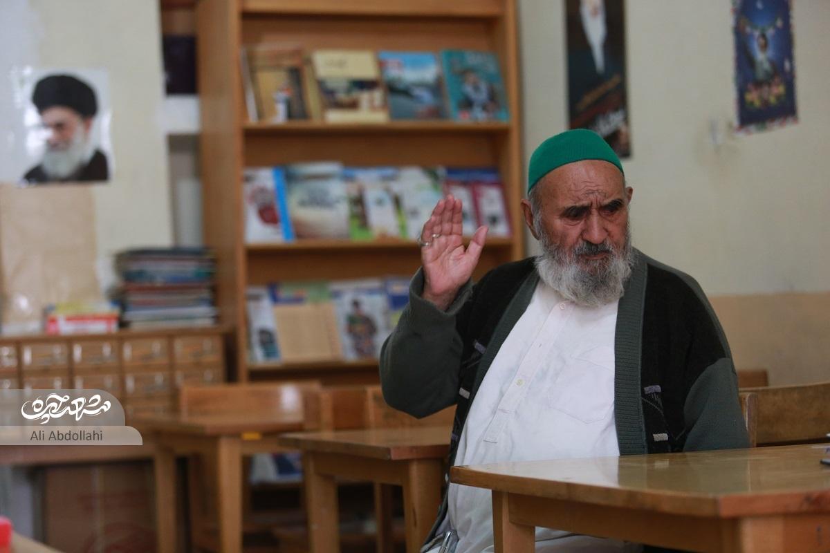 «سیدعلی حسینی» واقف مهاجری با کتابخانهای 10 هزار جلدی «سیدعلی حسینی» واقف مهاجری با کتابخانهای 10 هزار جلدی