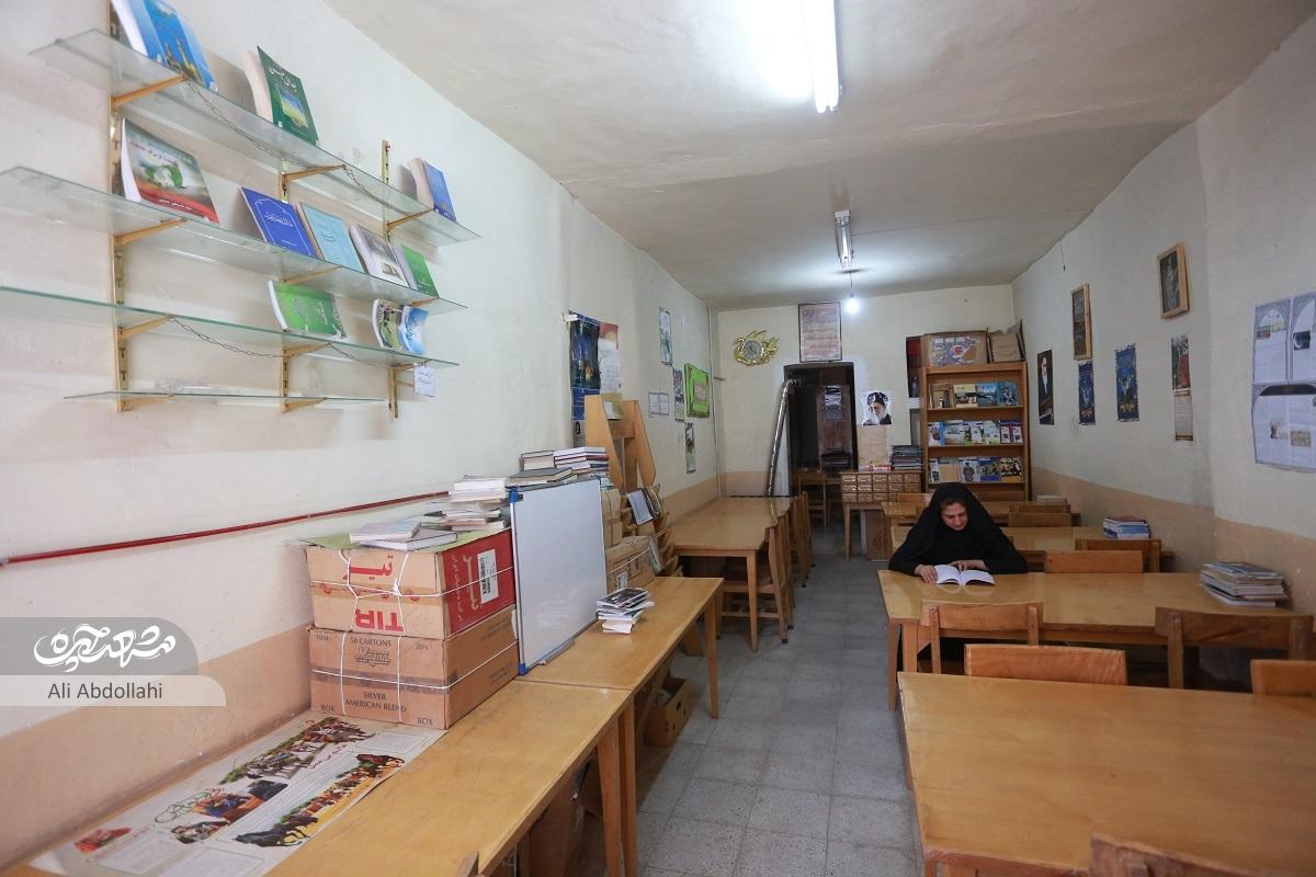 «سیدعلی حسینی» واقف مهاجری با کتابخانهای 10 هزار جلدی «سیدعلی حسینی» واقف مهاجری با کتابخانهای 10 هزار جلدی