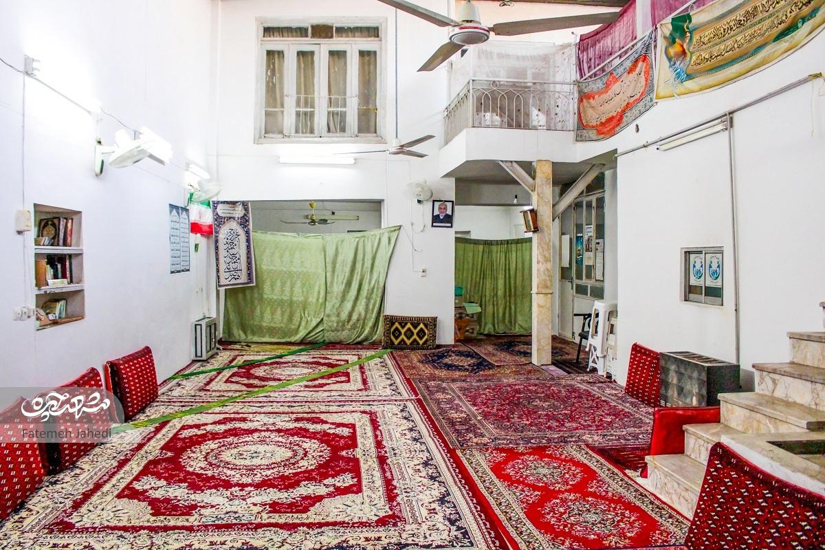 مسجد کوچک اما پر قصه ابتدای خیابان آیت‌الله عبادی