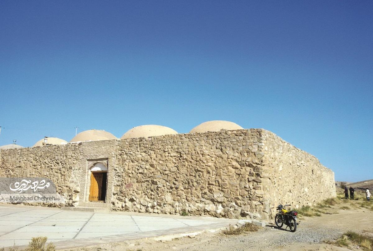 در کتاب تاریخ بیهقی از چه مکان‌هایی در خراسان رضوی یاد شده است؟