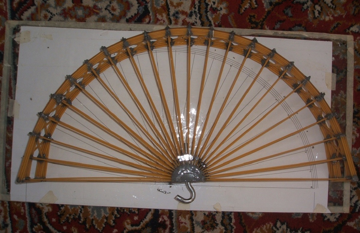 سازه ماکارونی دختران دبیرستان‌ام‌ابی‌ها ۳۱۳ کیلوگرم وزن را تحمل می‌کند