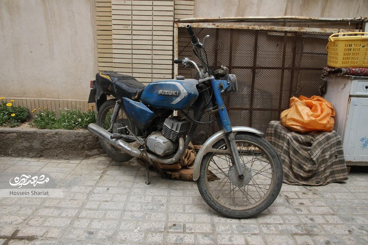 نیسانی آبی پاکبان مشهدی را از خانواده اش گرفت نیسانی آبی پاکبان مشهدی را از خانواده اش گرفت