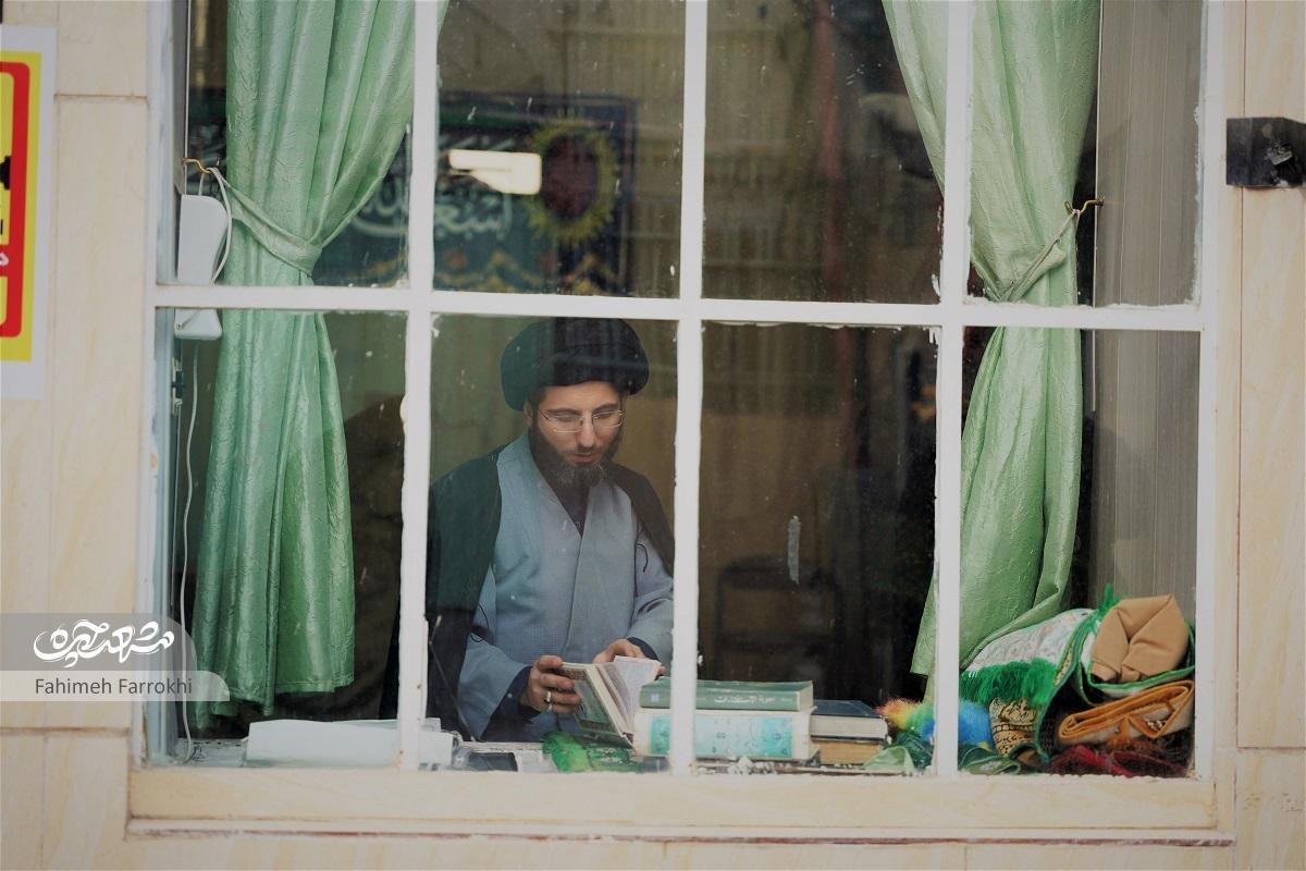 تلاش طلبه جوان پایین‌خیابان برای جذب نوجوانان به مسجد