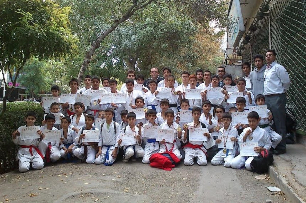 ۴۴ نفر از تیم کاراته ۵۲ نفره محله وحید برای استان افتخار آفریدند ۴۴ نفر از تیم کاراته ۵۲ نفره محله وحید برای استان افتخار آفریدند