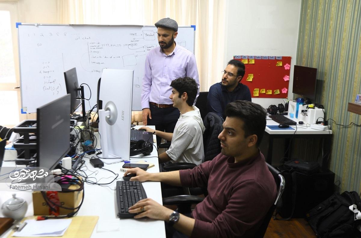 جوانان دهه هفتادی امکان استفاده از هوش مصنوعی را برای کسب و کارشان فراهم کردهاند جوانان دهه هفتادی امکان استفاده از هوش مصنوعی را برای کسب و کارشان فراهم کردهاند