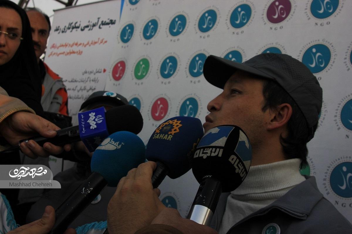 ایستاده بر دو دست