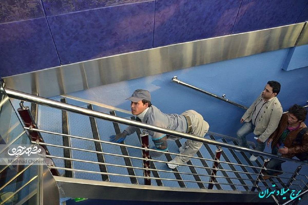 ایستاده بر دو دست