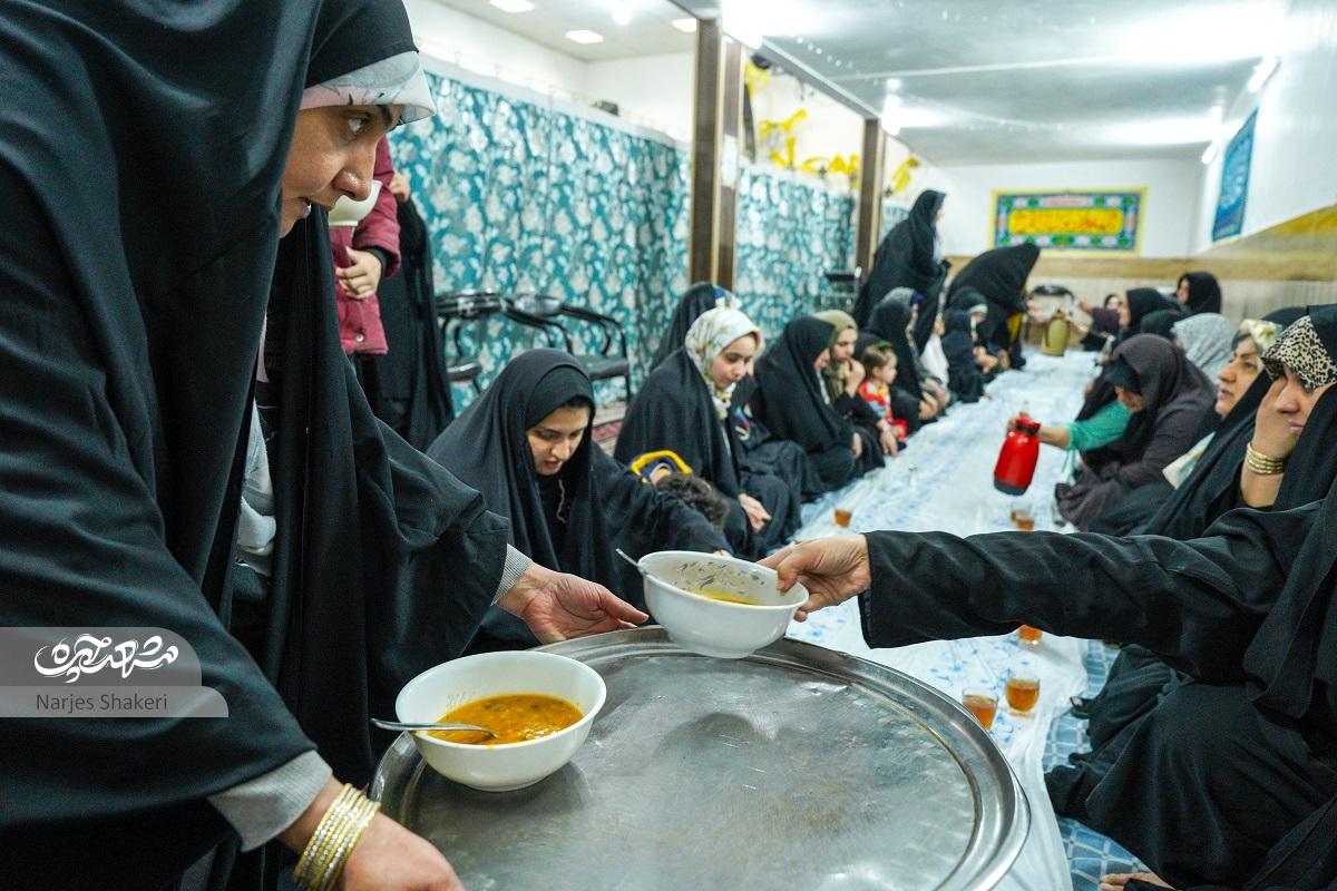 سفره افطاری مسجد امامحسن مجتبی (ع) ۴۰ ساله شد سفره افطاری مسجد امامحسن مجتبی (ع) ۴۰ ساله شد