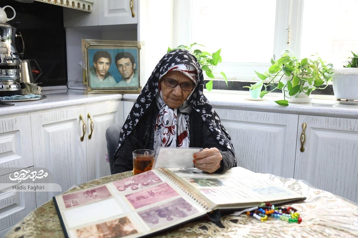 امالبنین خجسته سالهاست با خاطرات شهیدان محمد و غلامرضا سلامی زندگی میکند امالبنین خجسته سالهاست با خاطرات شهیدان محمد و غلامرضا سلامی زندگی میکند