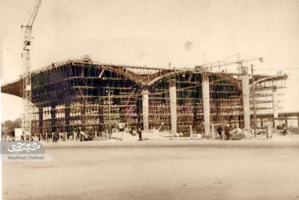 جواد نجفپور قدیمیترین کفشفروش راسته کفشفروشهاست. جواد نجفپور قدیمیترین کفشفروش راسته کفشفروشهاست.